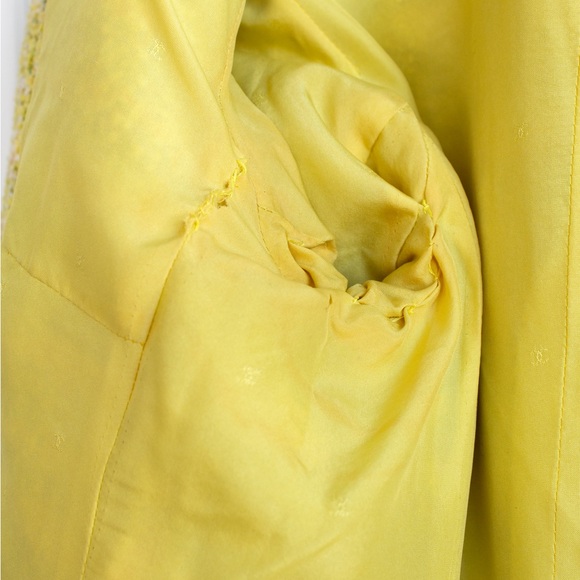 Iconic Chanel Vintage Spring/Summer 1994 Yellow Gold Tweed 94P Jacket - Picture 14 of 17